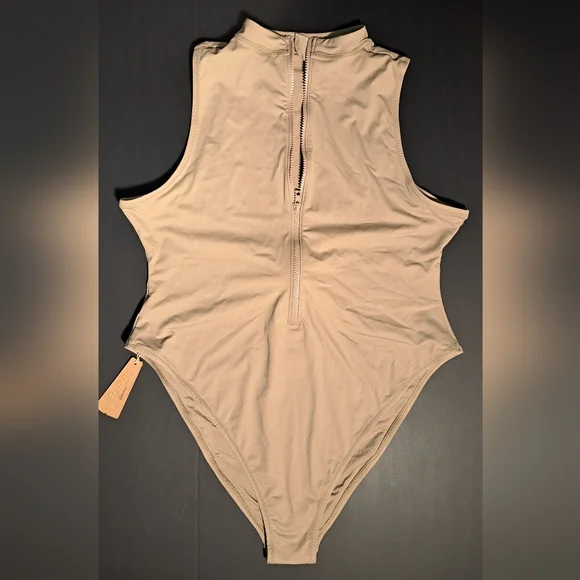 ⛱️NWT SKIMS 1 pc Sleeveless high neck zip front tank swimsuit Nude DESERT 3X - Picture 4 of 8
